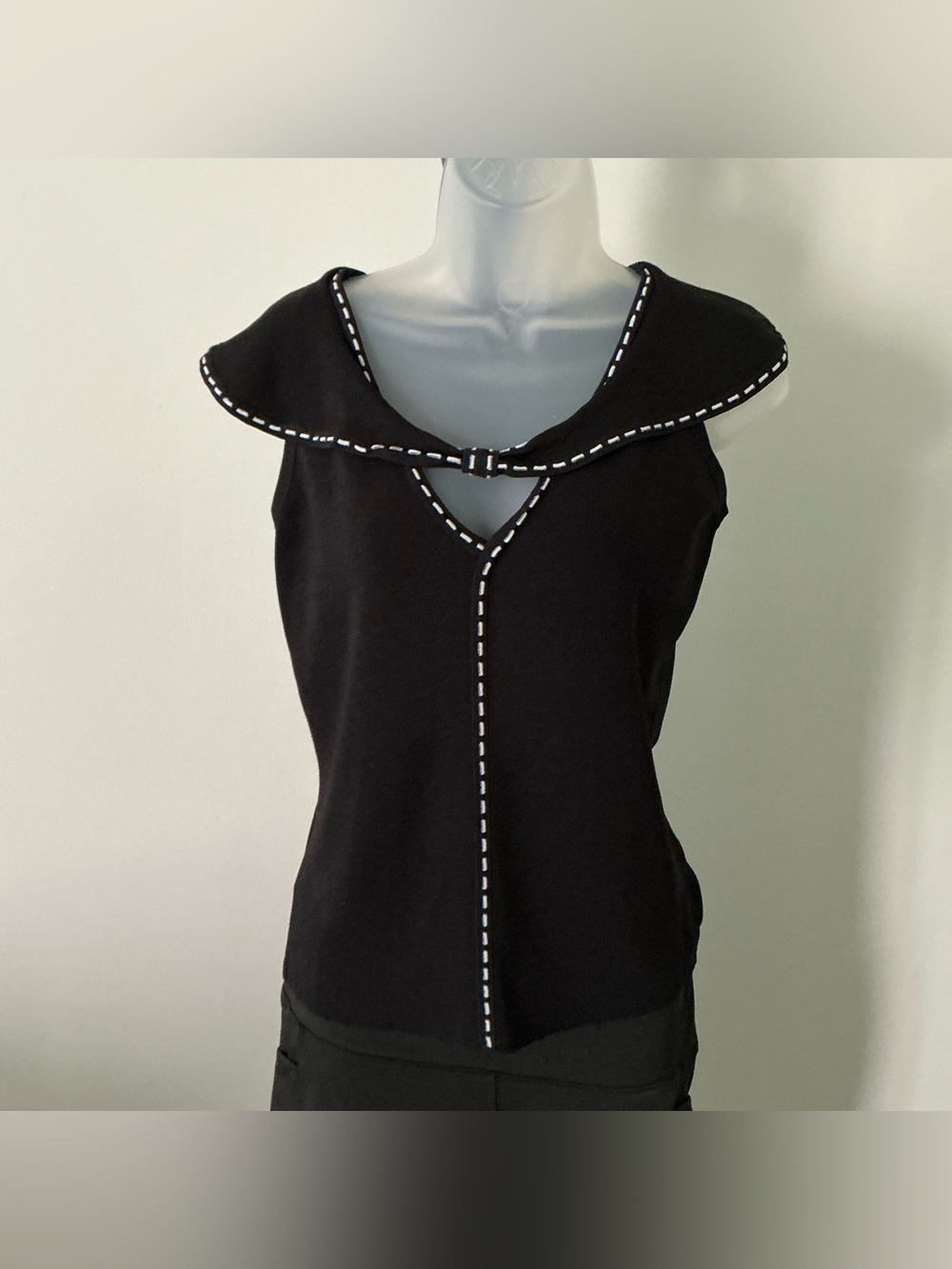 Hadi Women’s Black Sleeveless Knit Top – Medium – White Whipstitch Detail